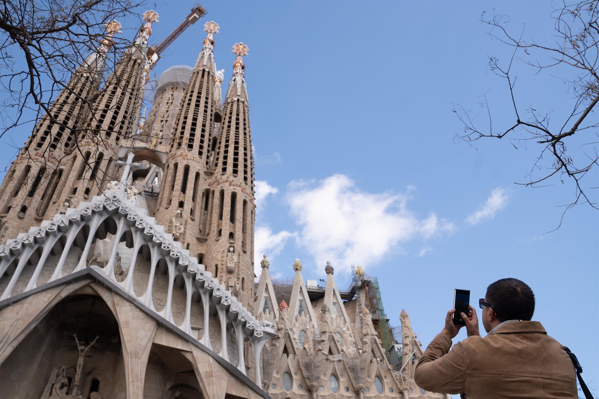 La Semana Santa genera 116.200 contratos en España gracias a la hostelería, con cifras similares a 2019, según Randstad