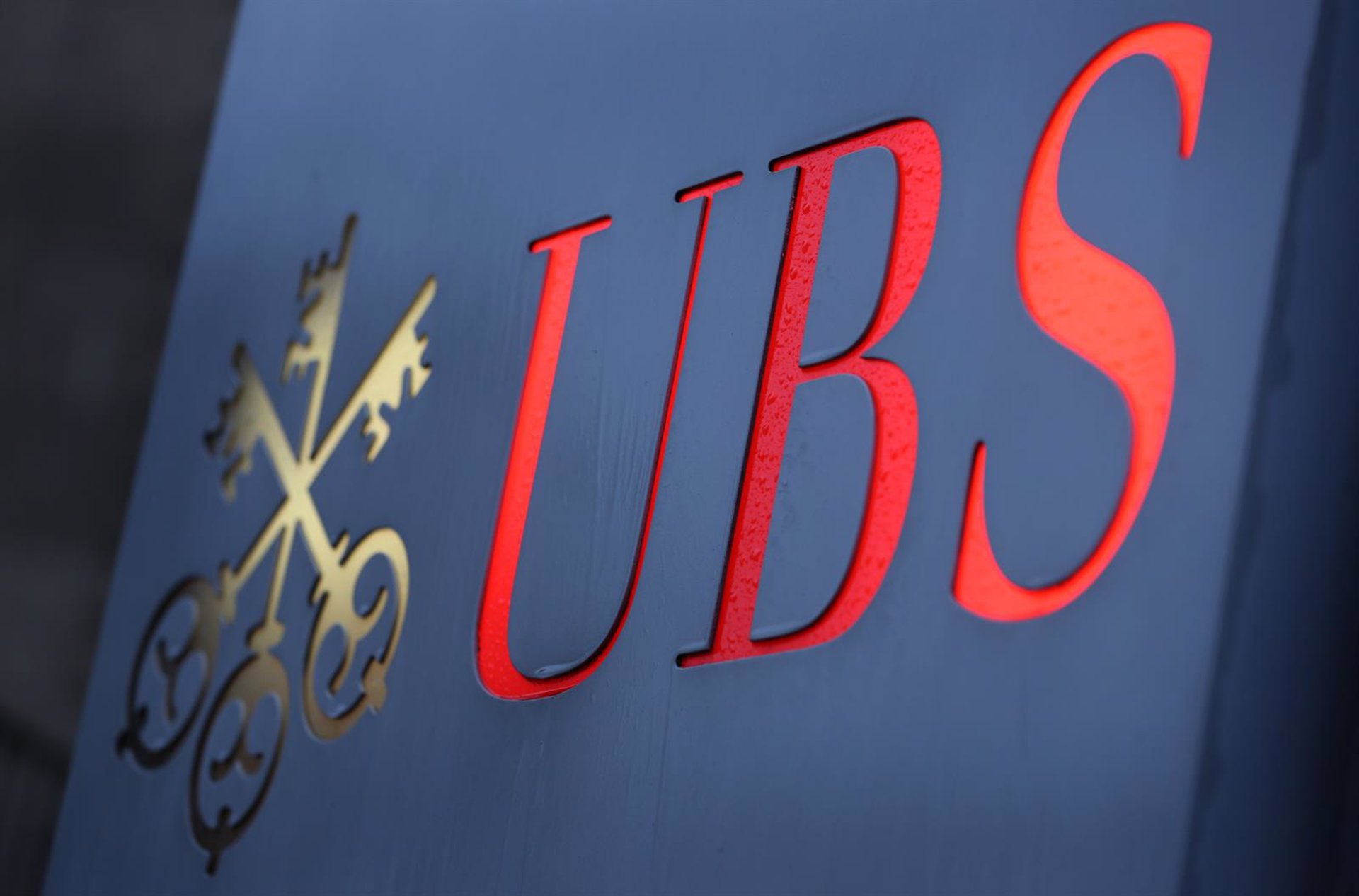 Suiza someterá a UBS a una doble prueba de estrés