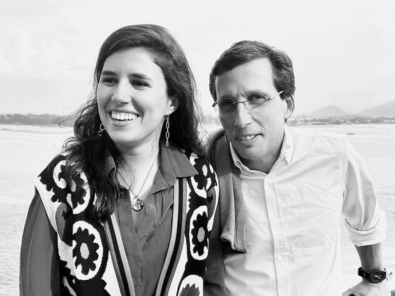 Teresa Urquijo y el alcalde Almeida