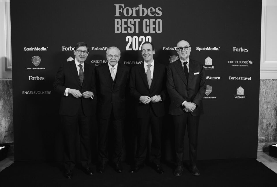 Gonzalo Gortázar, CEO de CaixaBank, recibe el Premio Forbes Best CEO 2023
