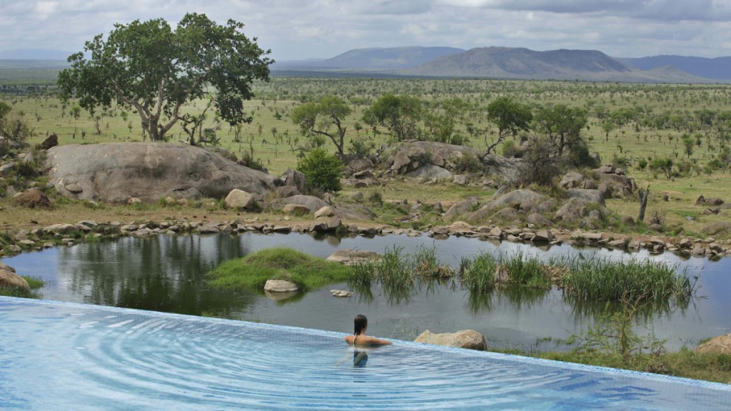 Este es el increíble lodge que Four Seasons tiene en el Serengueti (y así es el hotel que va abrir en Zanzíbar)