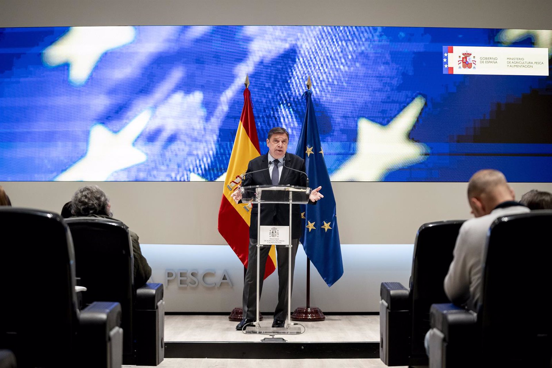 Planas anuncia créditos ICO por valor de 700 millones y medidas fiscales para el campo