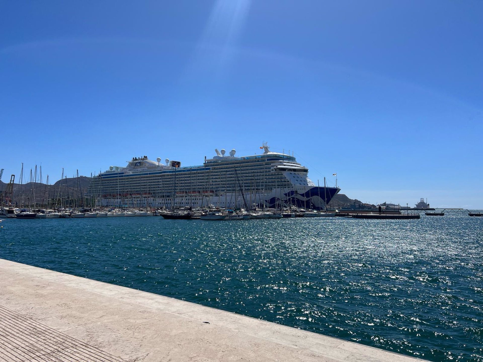 La llegada del buque Sky Princess da paso al mejor mes del año en escalas de cruceros en el Puerto de Cartagena