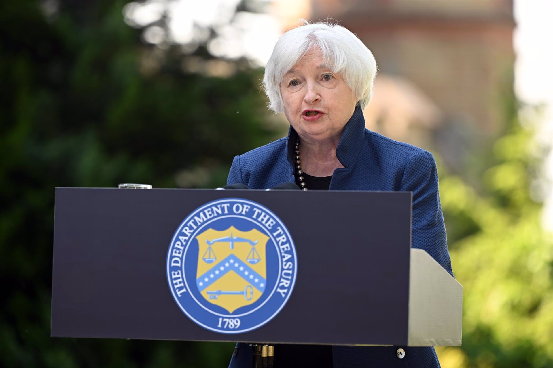 Yellen denuncia en China el acoso a las empresas de EE.UU. y la sobrecapacidad del gigante asiático