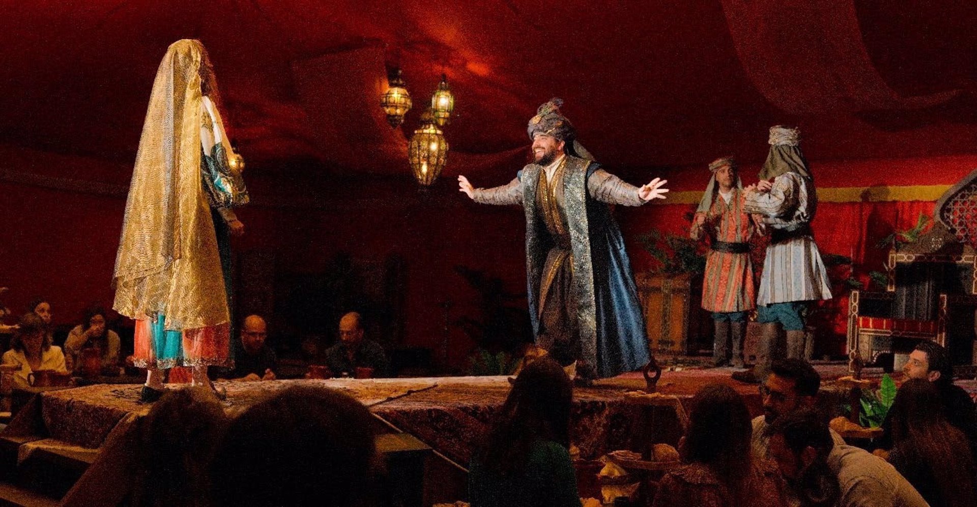 Puy du Foy España inaugura su nuevo restaurante con espectáculo andalusí