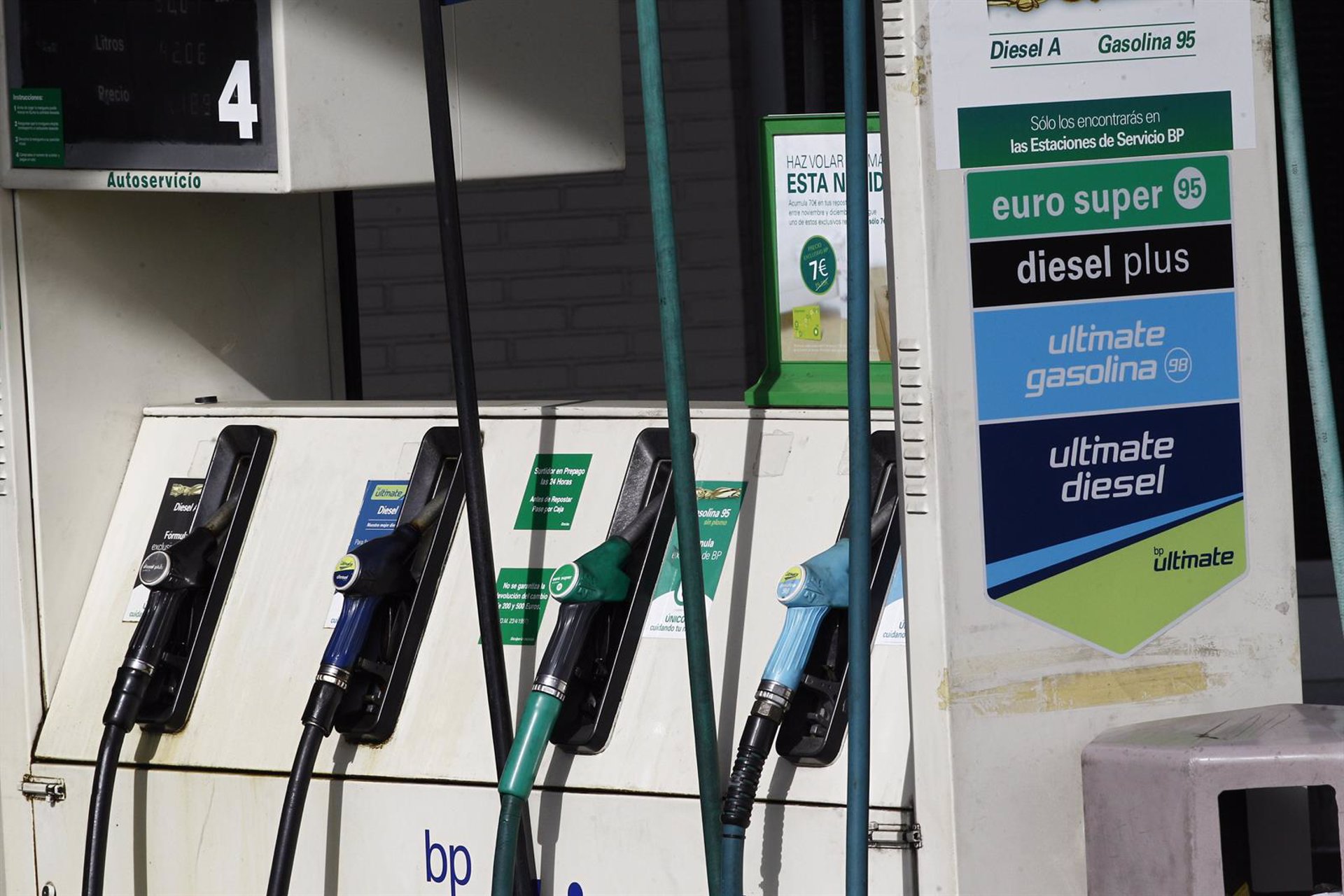 El consumo de combustibles de automoción cae un 1% en febrero