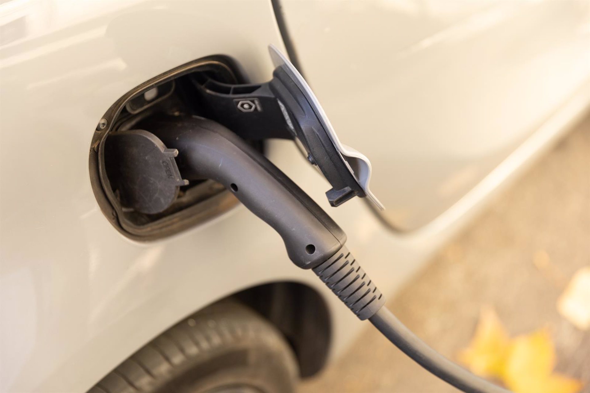 La UE destina más de 78 millones a cuatro proyectos españoles para instalar puntos de recarga y repostaje