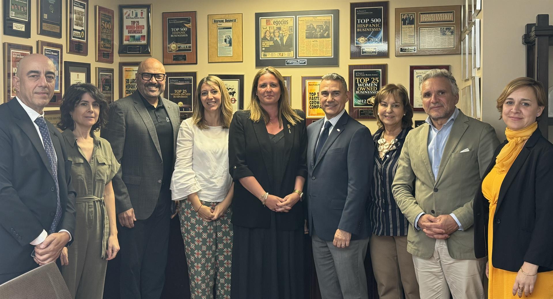 Sevilla se reúne en Miami con responsables del aeropuerto para «seguir avanzando» en el vuelo directo