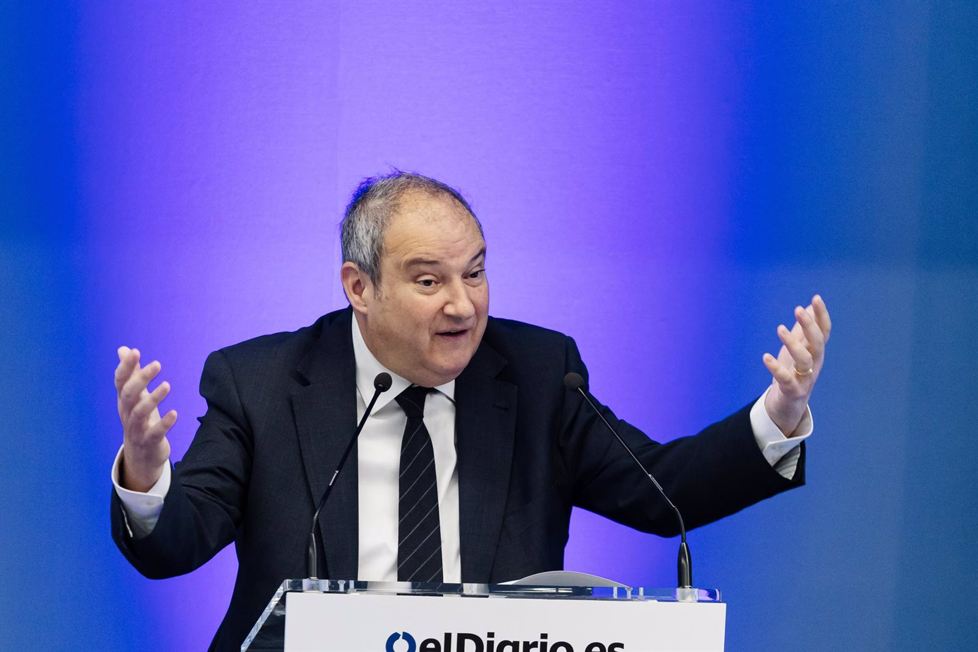 Hereu ve un «apaño» la propuesta del Govern de ampliar el uso de pistas del Aeropuerto de Barcelona