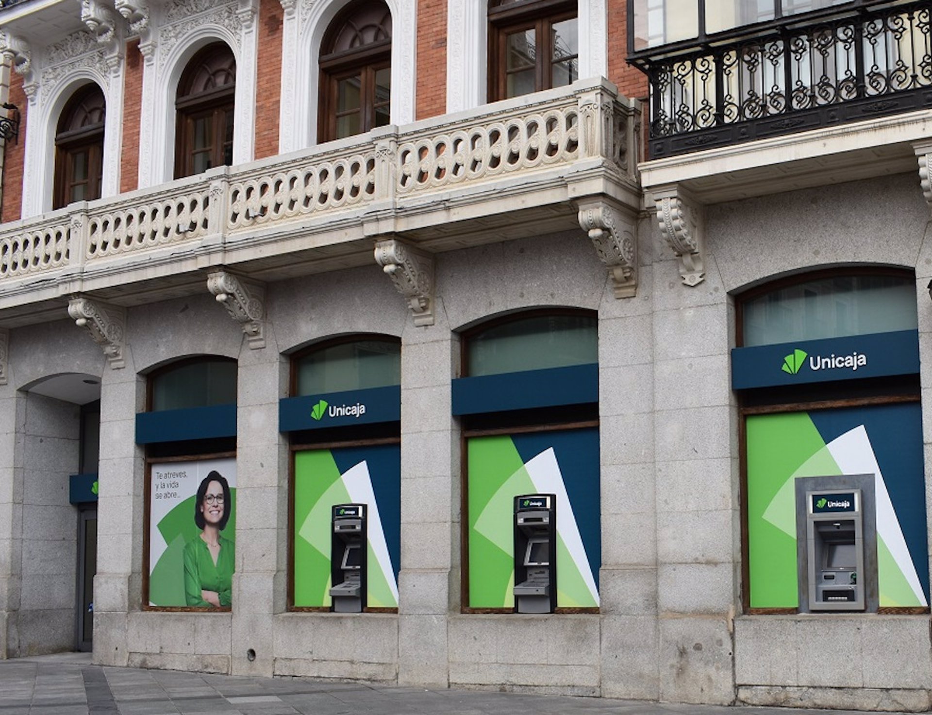 Unicaja se lanza a por clientes de más de 60 años ofreciendo rentas vitalicias