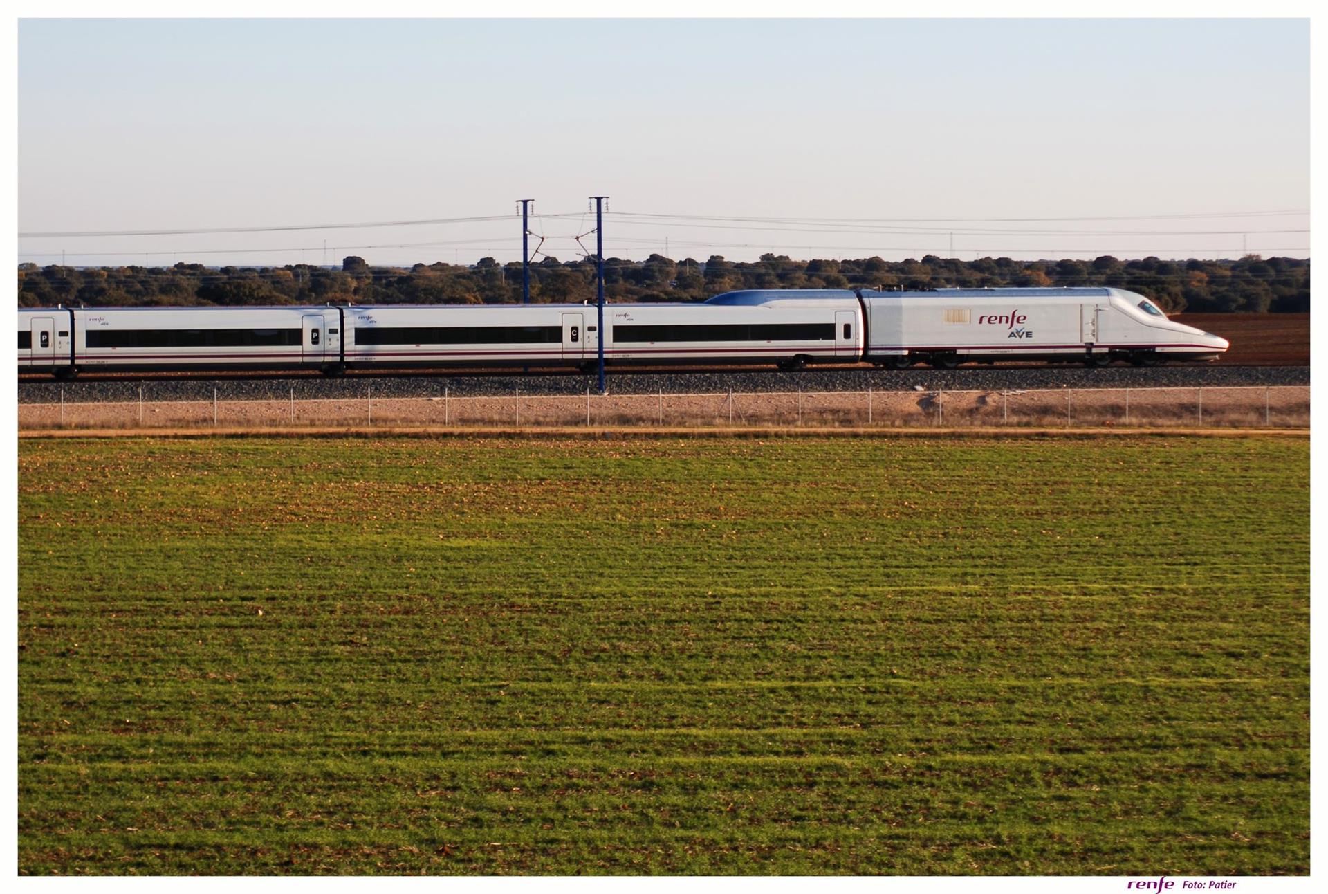 Renfe lanza una campaña promocional para viajar en AVE entre Barcelona y Córdoba durante el mayo festivo