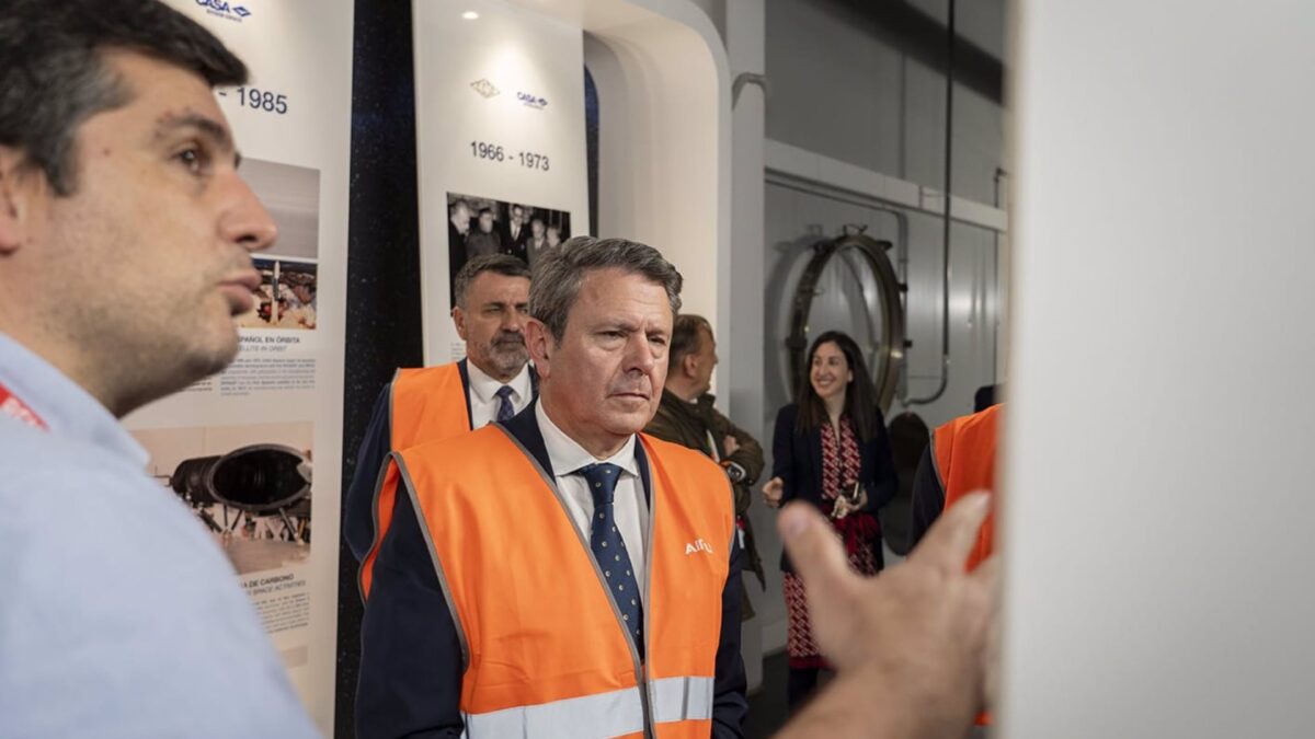 El secretario de Estado de Transportes visita la planta de Airbus en