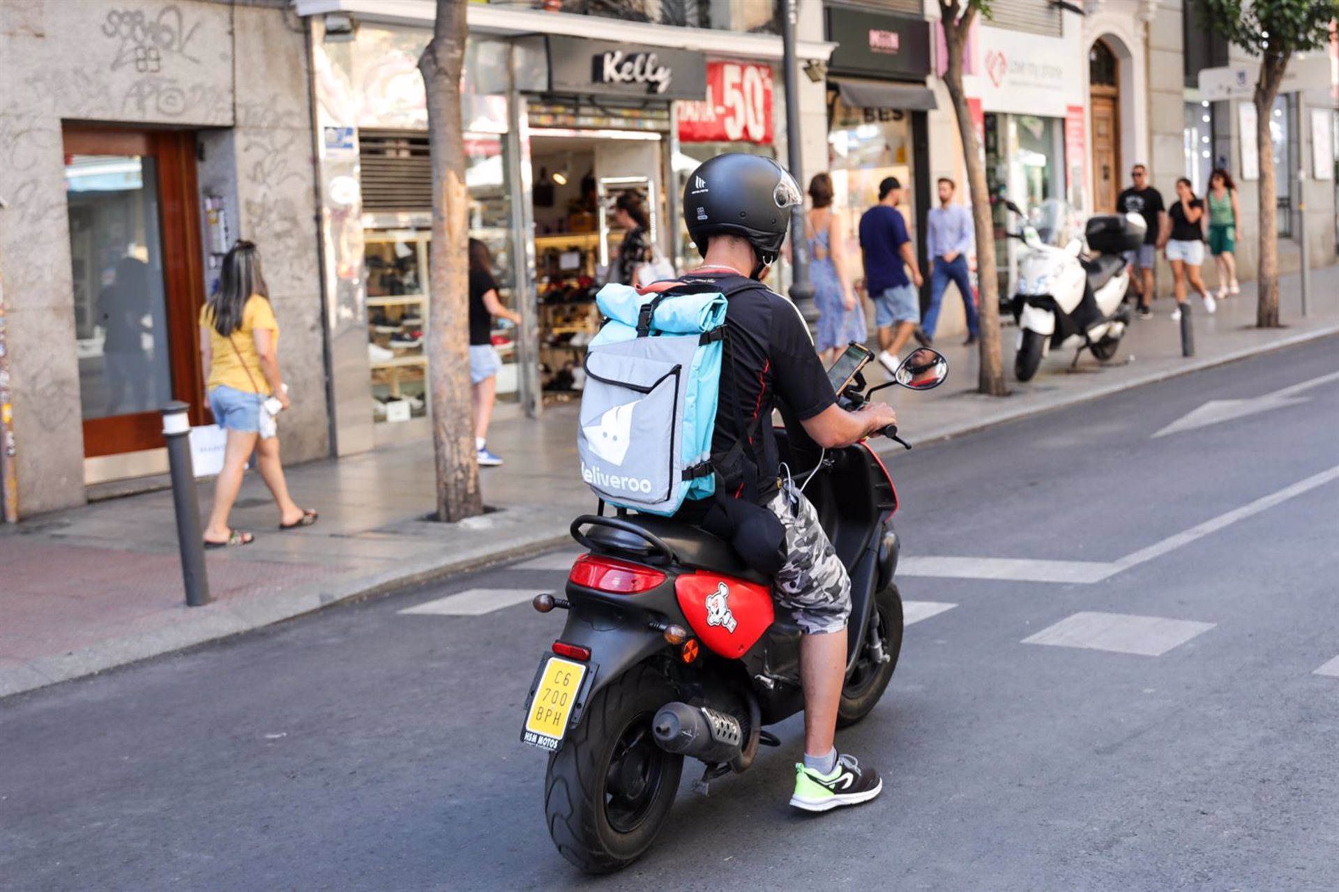 Deliveroo factura 600,8 millones de euros en el primer trimestre, un 0,4% más, y confirma previsiones