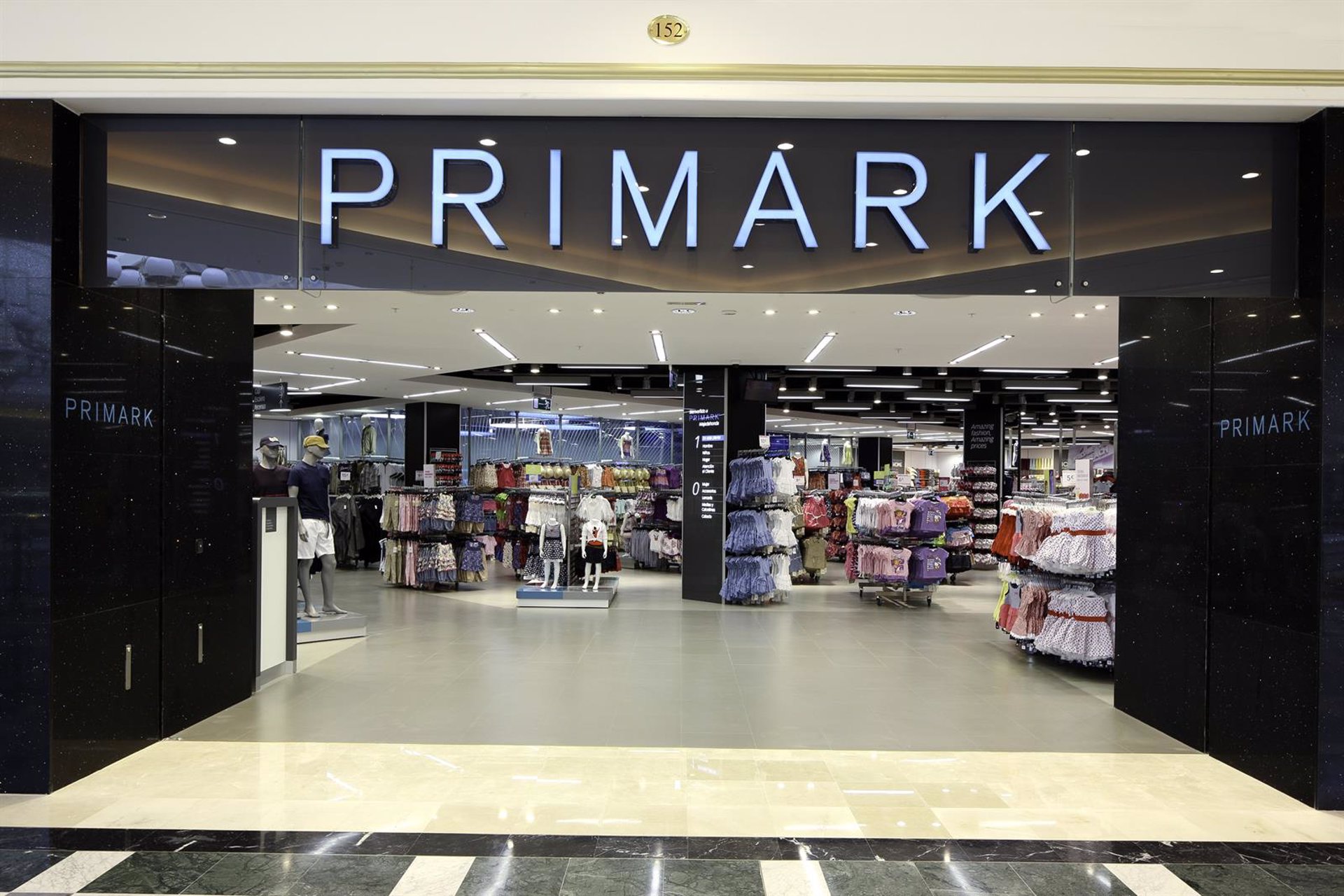 Primark factura un 6% más y eleva un 45% el resultado operativo en su primer semestre