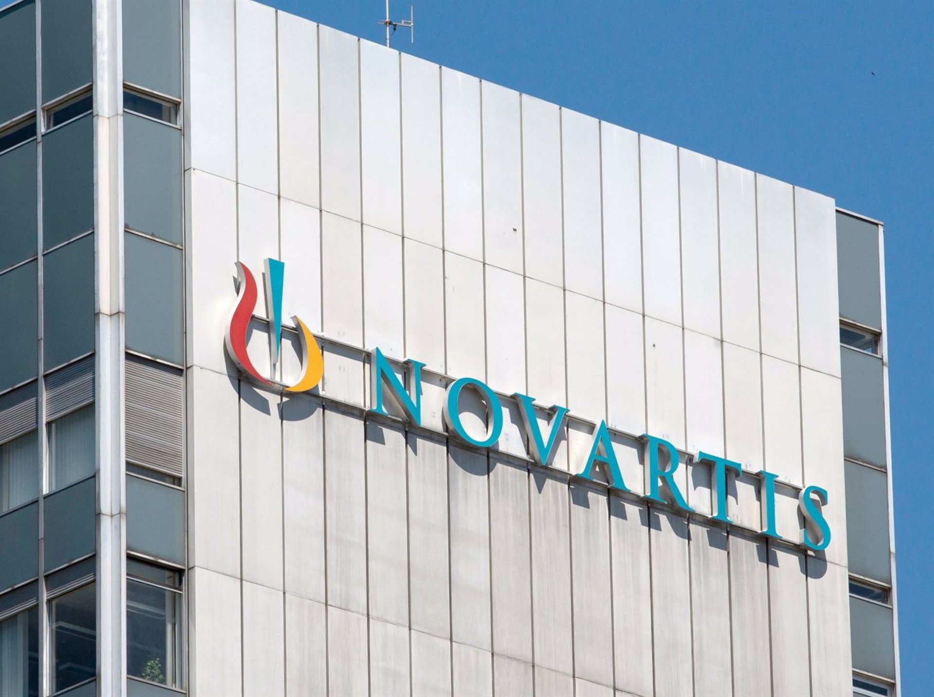 Novartis gana un 17% más en el primer trimestre y mejora previsiones anuales