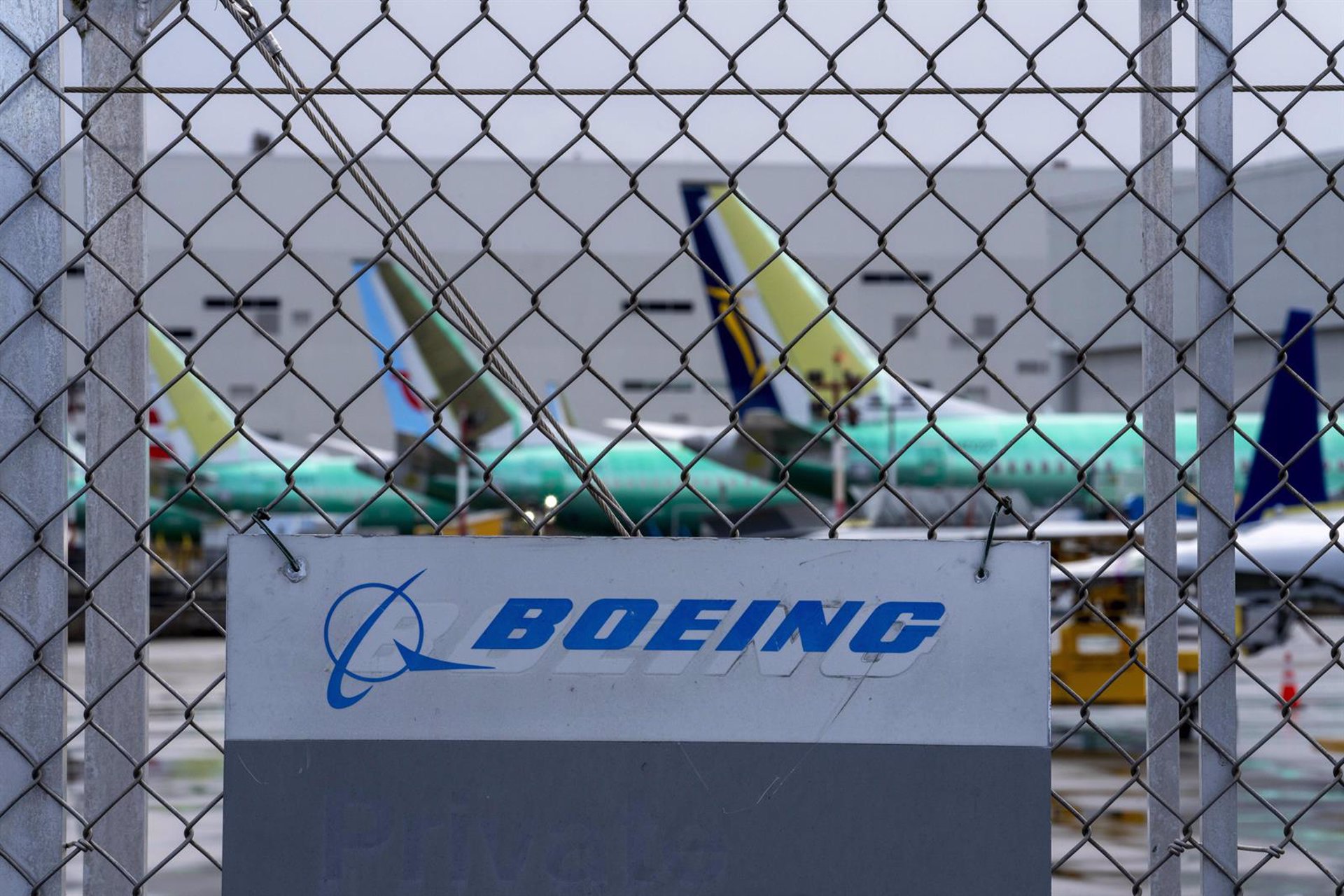 Boeing reduce un 16% sus pérdidas en el primer trimestre pese a su crisis de seguridad, con 332 millones