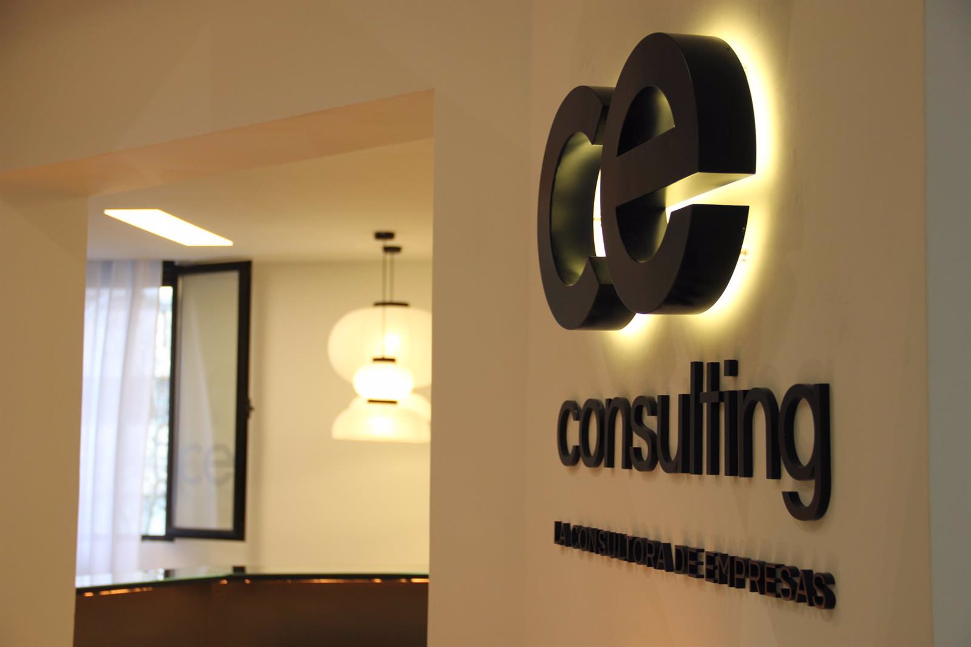 CE Consulting eleva su facturación a 21,8 millones en 2024, un 45% más, y consolida su crecimiento