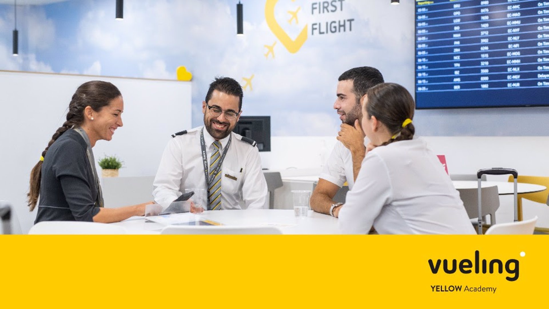 Vueling impulsa la escuela Yellow Academy para tripulantes de cabina en El Prat (Barcelona)