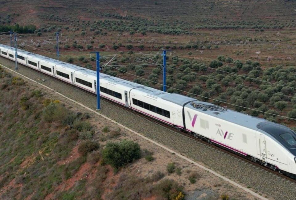 Los nuevos trenes Avril entre Madrid, Galicia y Asturias comienzan a circular este martes: cómo va a ser su operativa