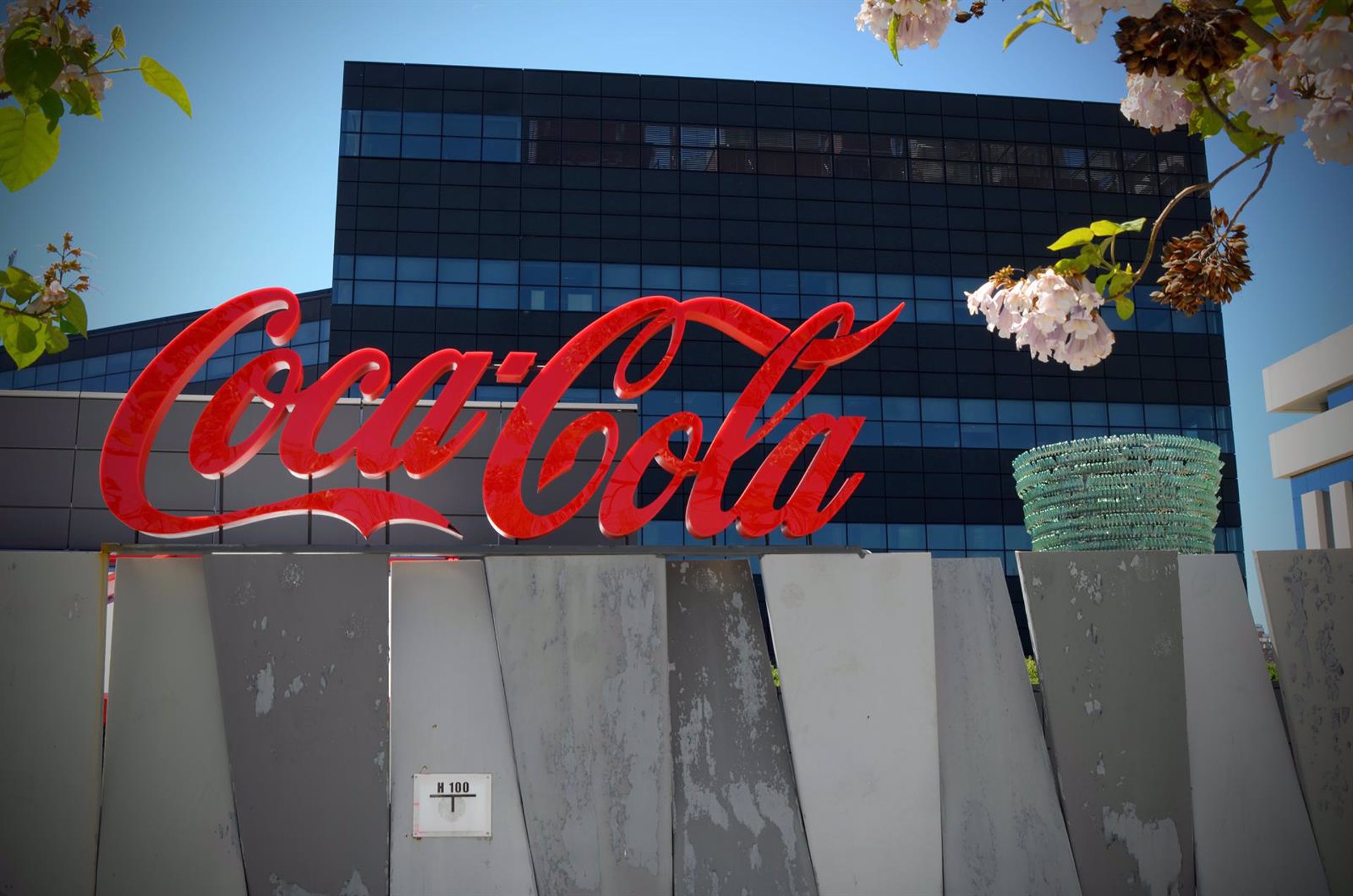 Coca-Cola Europacific Partners busca nuevo director financiero tras la marcha de Nik Jhangiani a Diageo