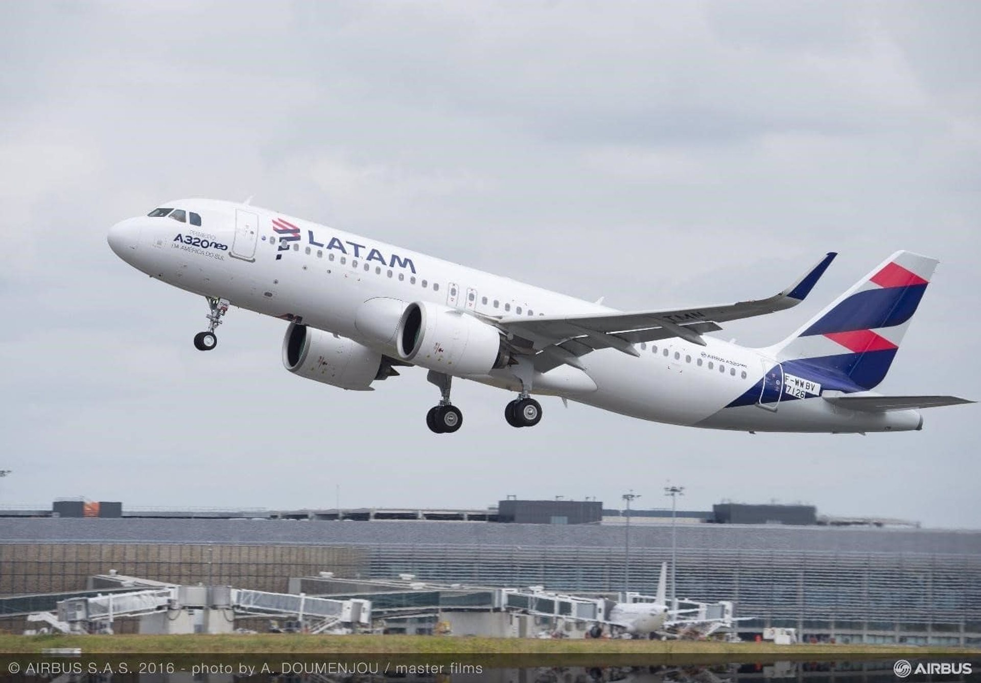 Latam Airlines gana 261 millones en el primer trimestre, un 82% más, con ingresos de 3.091 millones (+18%)