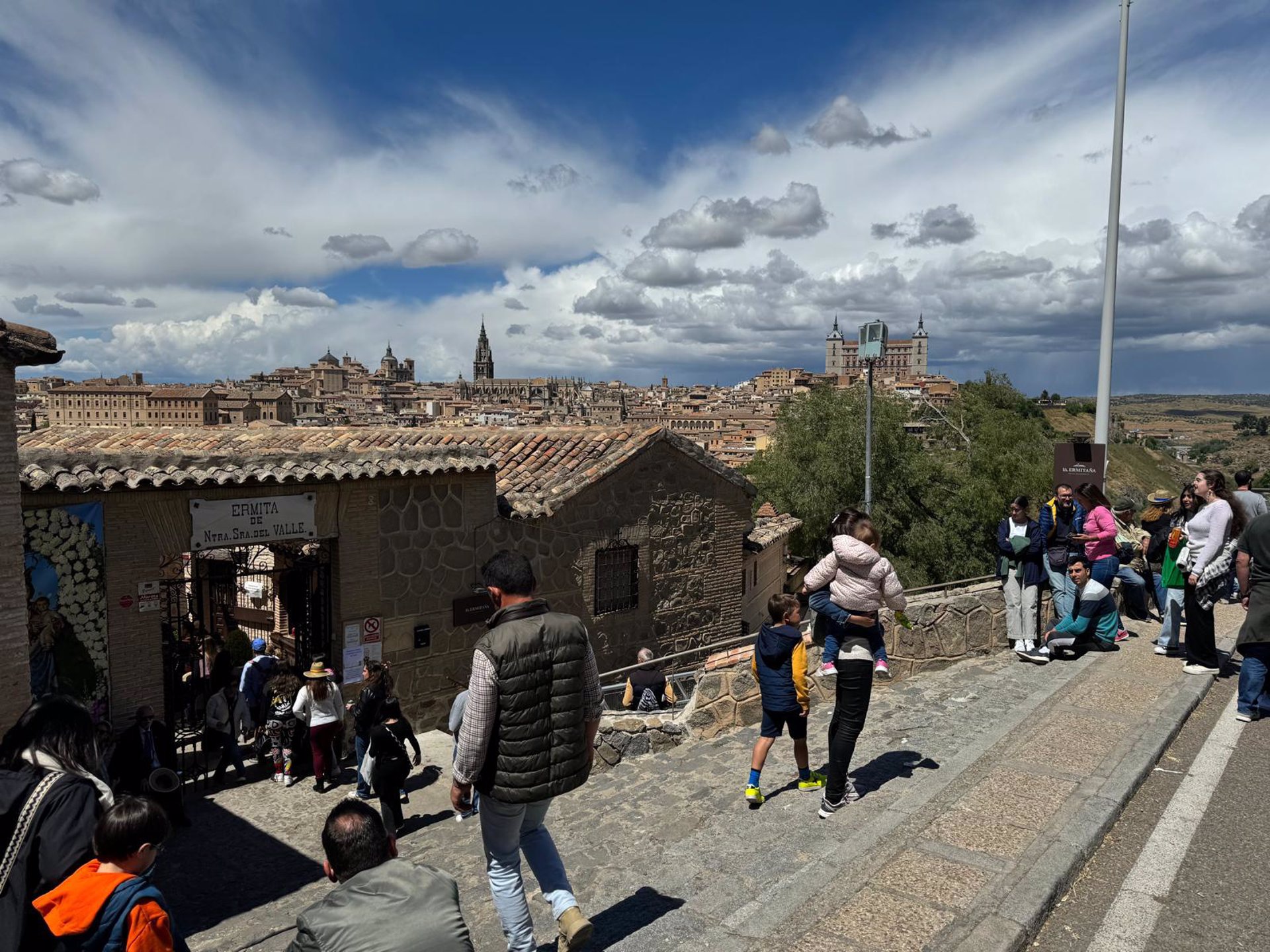 Las temperaturas máximas descenderán este lunes en casi toda España, excepto en litorales catalanes y sur de Baleares