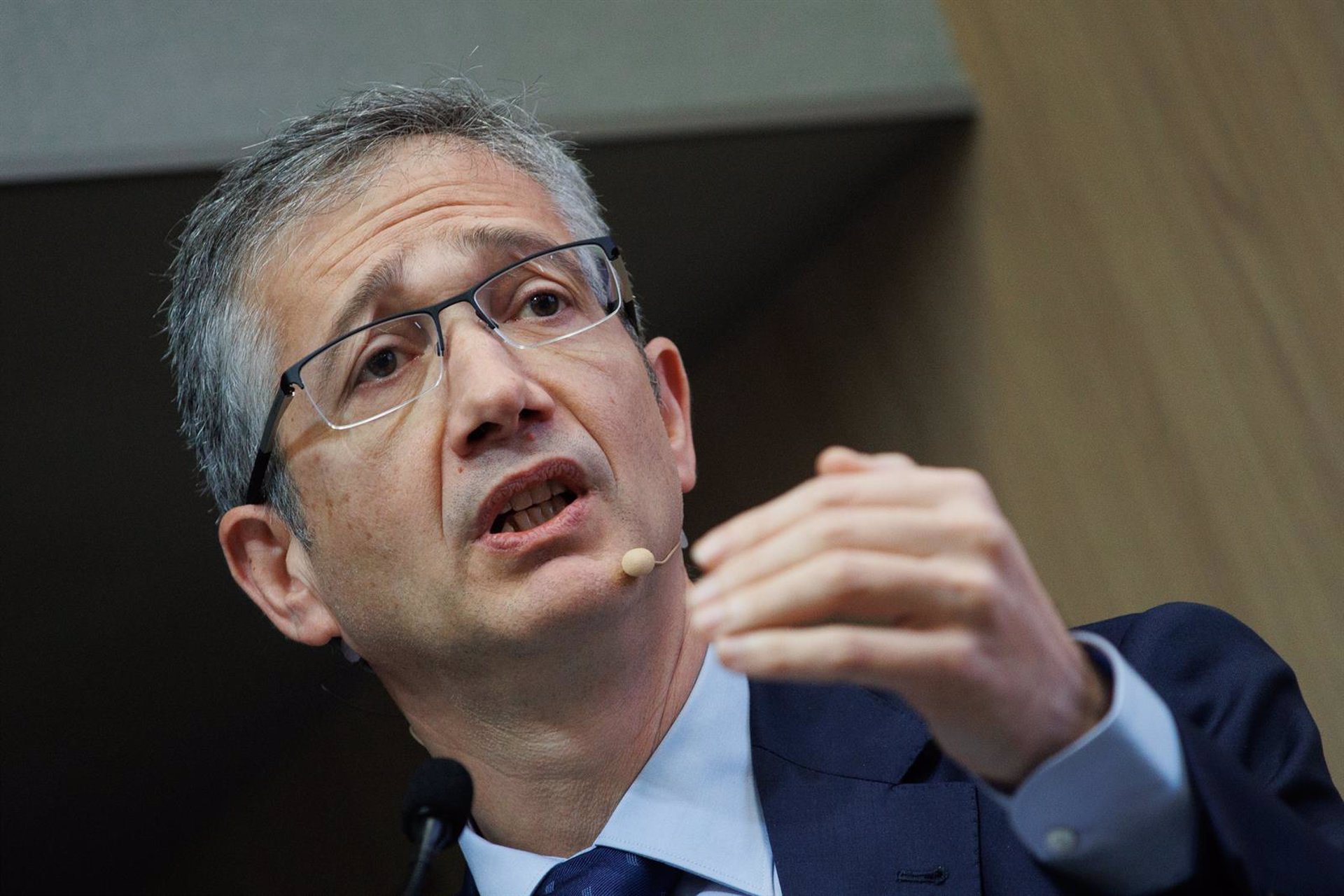 De Cos anuncia que el Banco de España revisará al alza sus previsiones de PIB en 2024, por encima del 1,9%