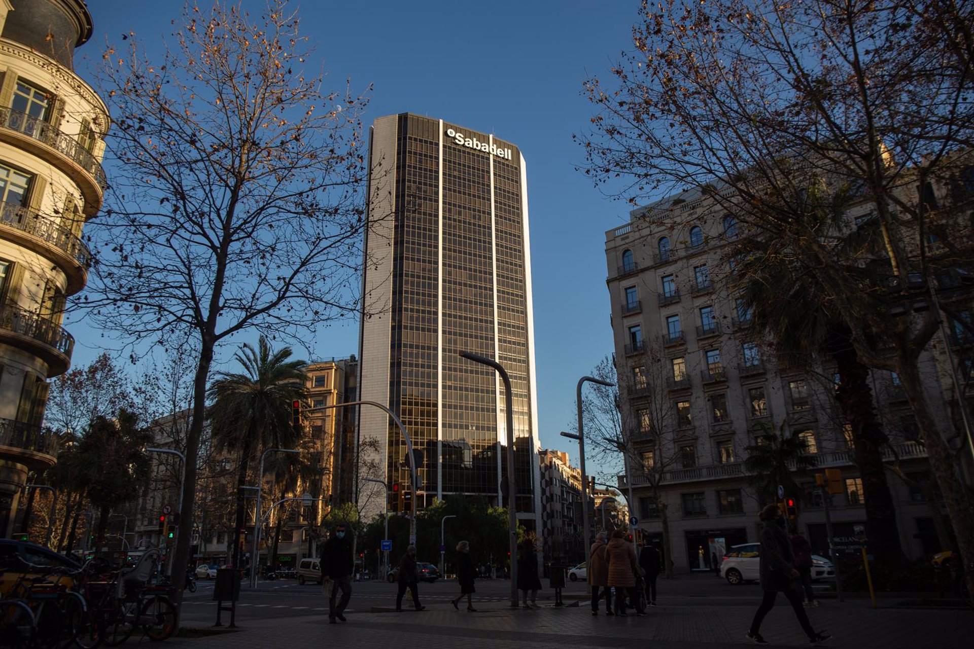 Mazón celebra el rechazo de Sabadell a la oferta de BBVA y apoya a las entidades «con apego al territorio»
