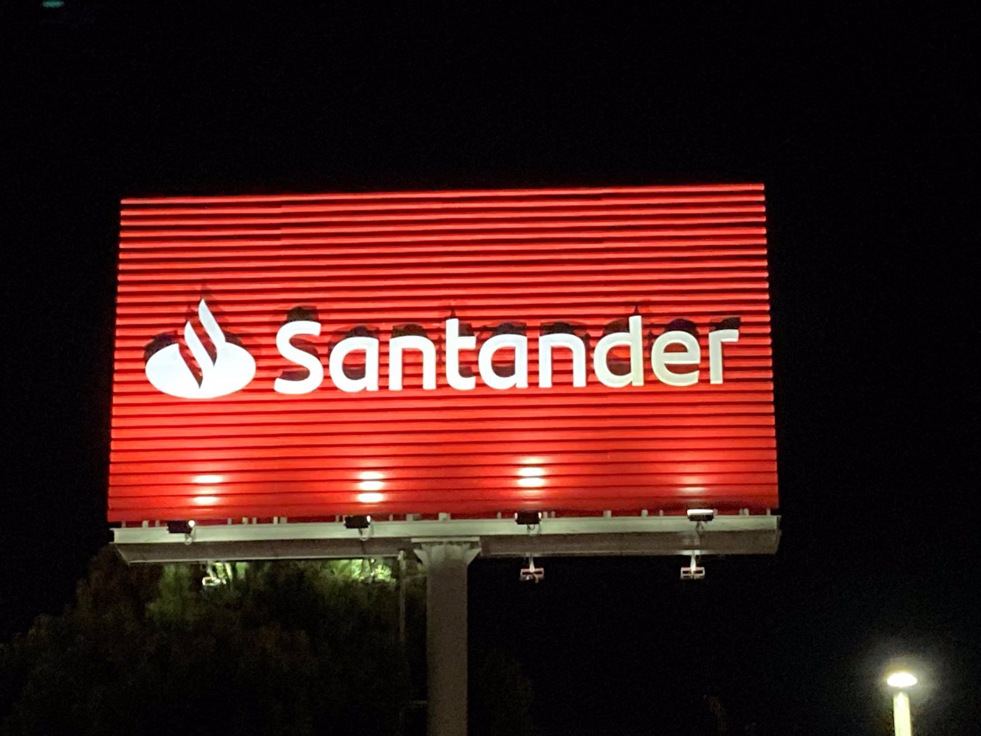 Santander recompra 1.312 millones de euros de una emisión de ‘CoCos’ de 1.500 millones