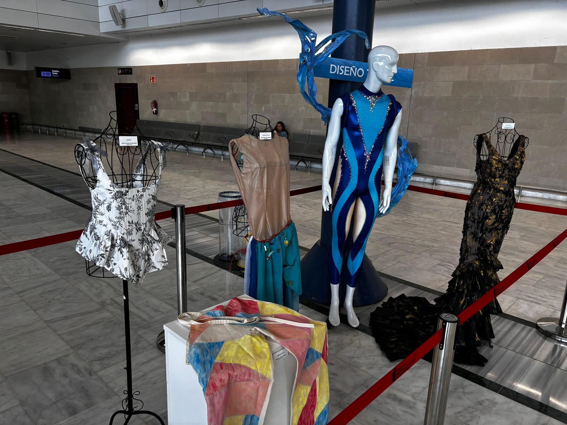 El aeropuerto de Fuerteventura acoge la exposición Maxo Arte Joven 2024