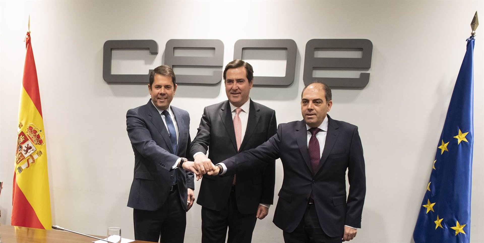 CEOE y Cepymen acusan al Gobierno de «forzar» la entrada de «actores afines» al Ejecutivo en el diálogo social