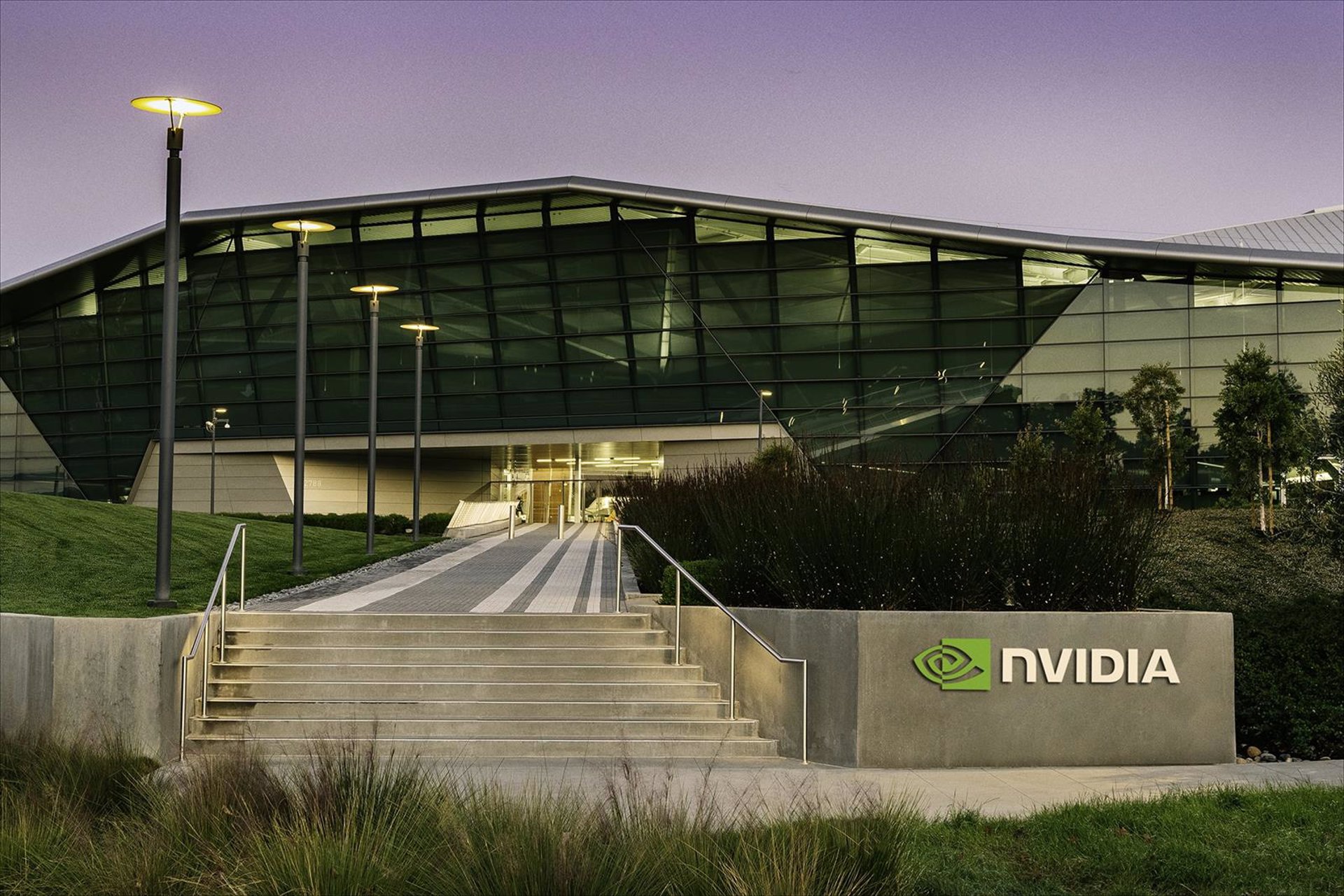 Nvidia amenaza a Apple y se sitúa solo a un 3% de alcanzar los 2,9 billones del fabricante de iPhone