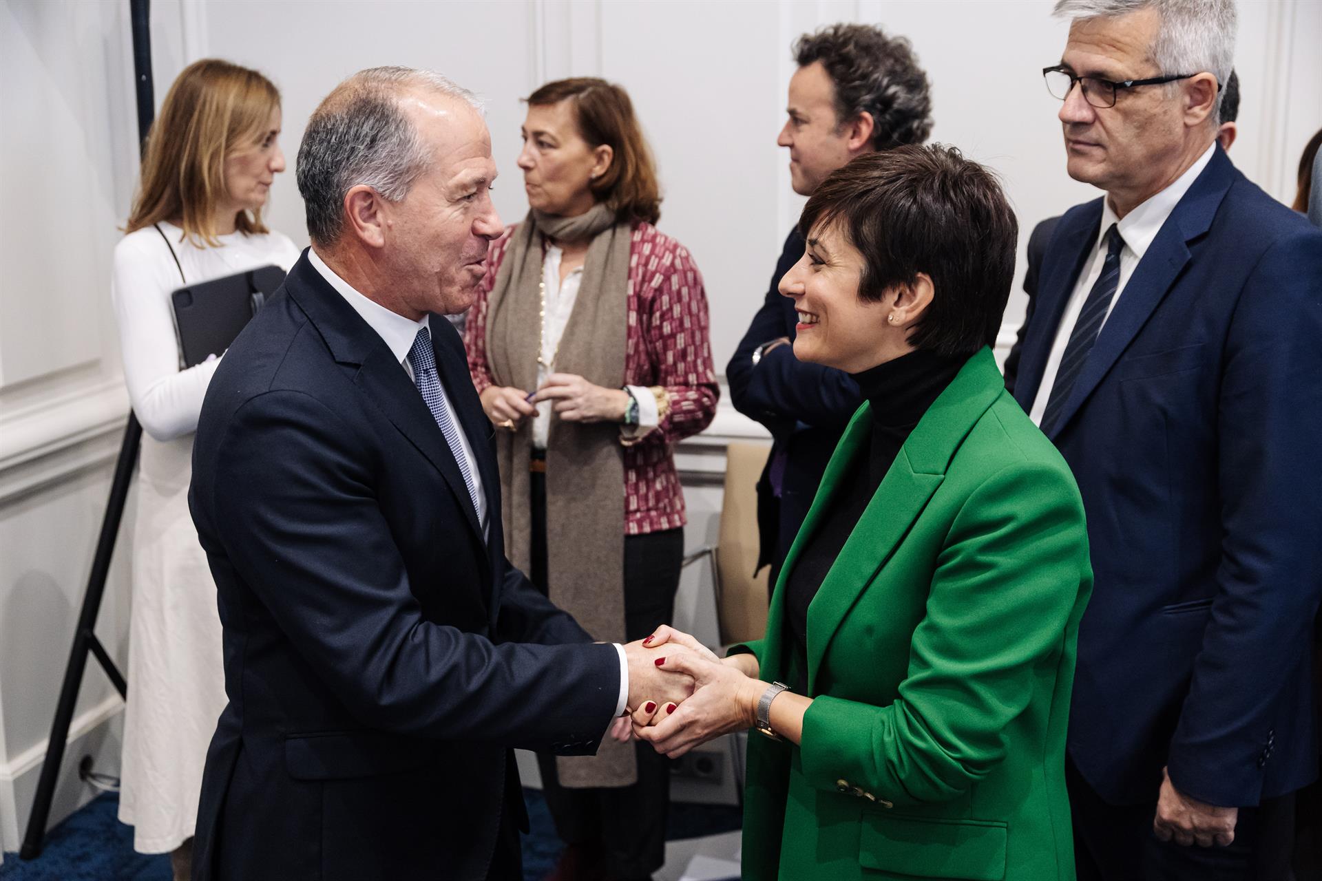 Rodríguez se reúne con las comunidades este viernes para abordar el problema de los pisos de uso turístico