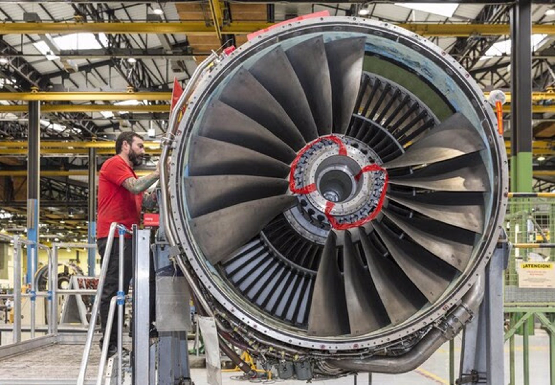 Iberia cuenta con más de 2.500 técnicos de mantenimiento tras incorporar a 450 nuevos a su plantilla