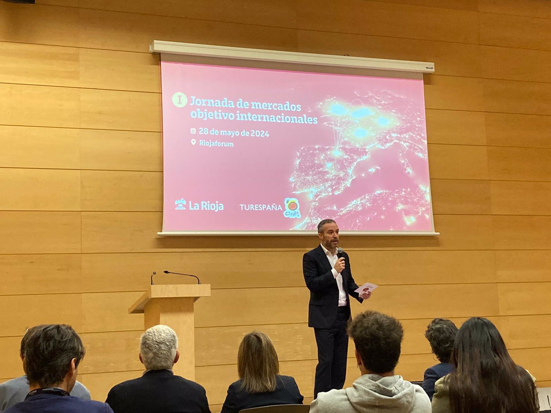 Turespaña refuerza su estrategia de descentralización del turismo internacional en La Rioja y Navarra