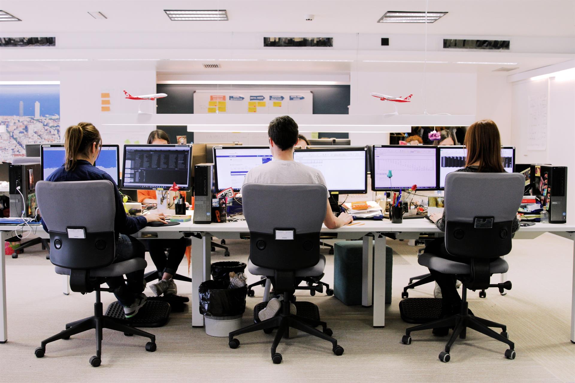 eDreams sube más de un 1% en la apertura de la Bolsa y marca el precio ofertado en su OPA, de 6,90 euros por acción