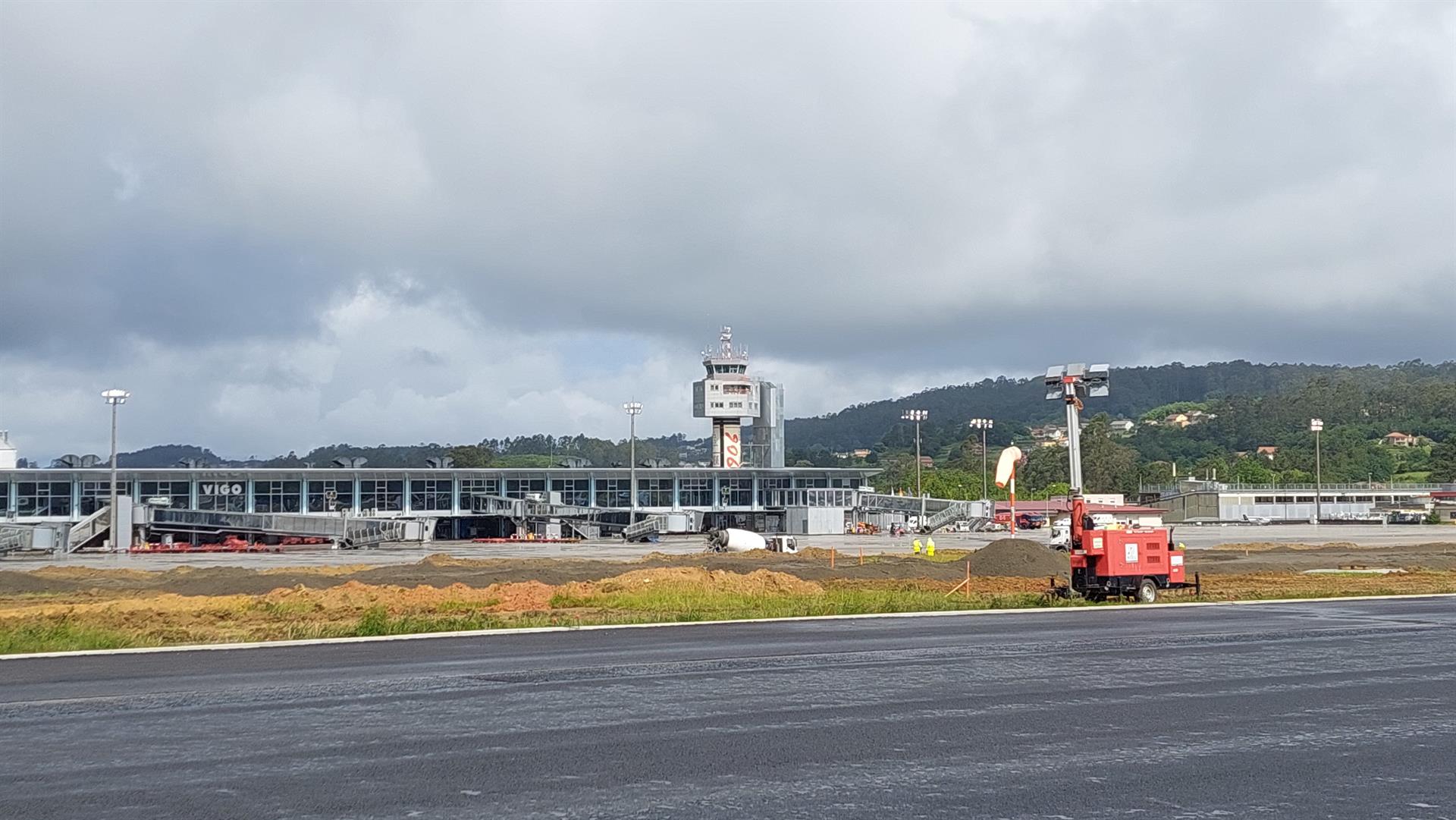 El aeropuerto de Vigo reabre este viernes tras las obras de remodelación de su pista