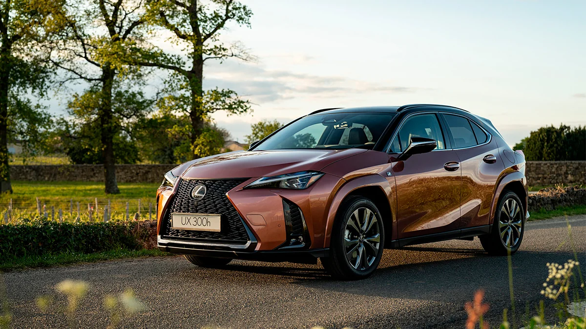 El nuevo Lexus UX 300h llega con una mayor potencia y confort al volante