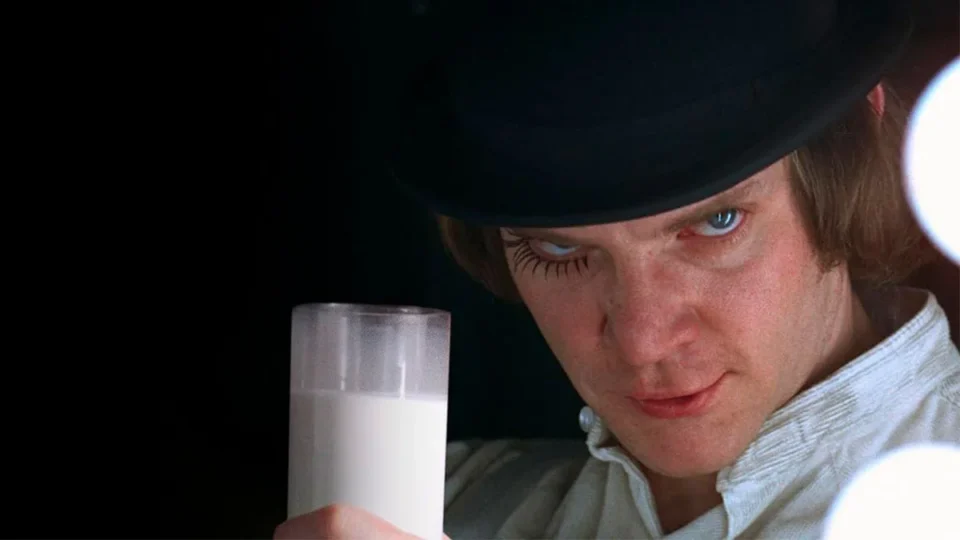 ¿Por qué los villanos beben leche en el cine?