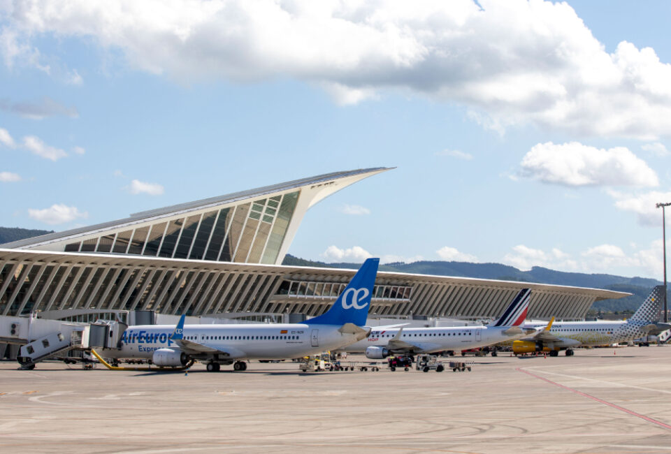 A cuánto asciende la reclamación de IATA a Aena ante el Tribunal Supremo por la aplicación de las tarifas aeroportuarias