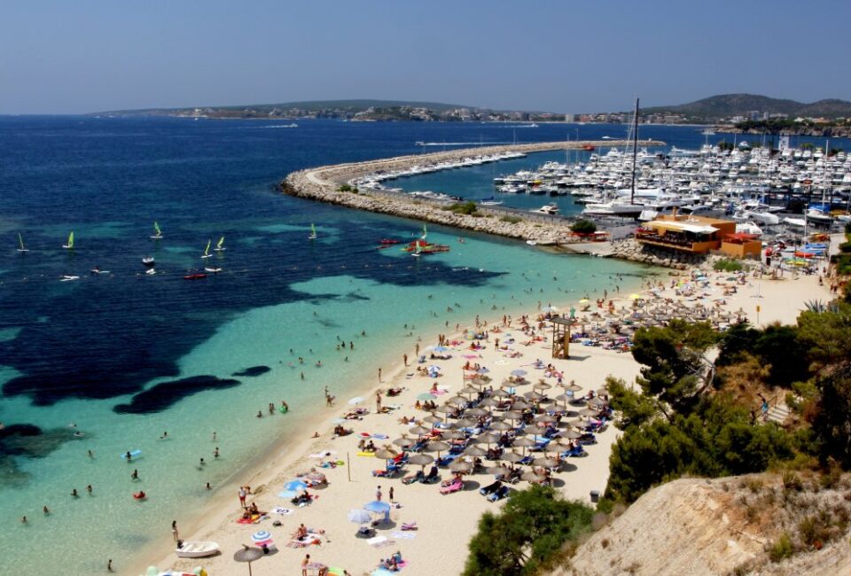 Aumenta el gasto medio en vacaciones de los españoles, según Cetelem: cuánto y en qué invertimos ese dinero