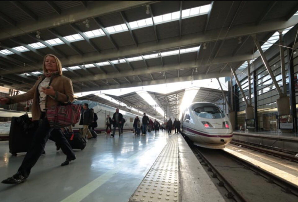 Este es el espectacular aumento de viajeros en los trenes de alta velocidad durante abril