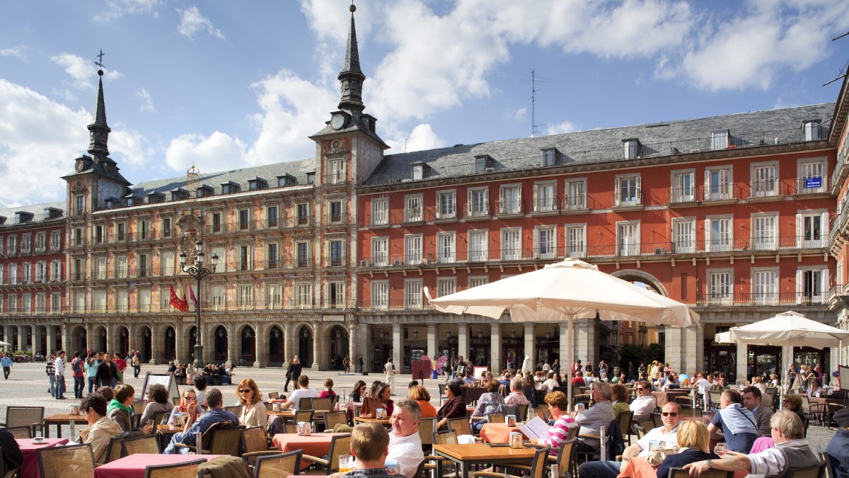 El turismo, la hostelería y el empleo son los que impulsan el crecimiento del PIB en España, según la CEOE