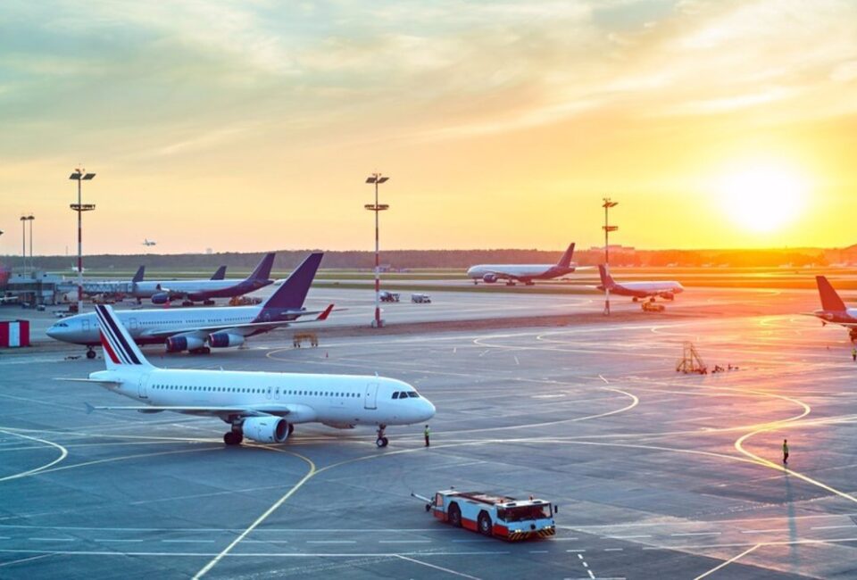 El tráfico aéreo crece más de lo esperado: cuáles son las nuevas previsiones para 2024, según Aena