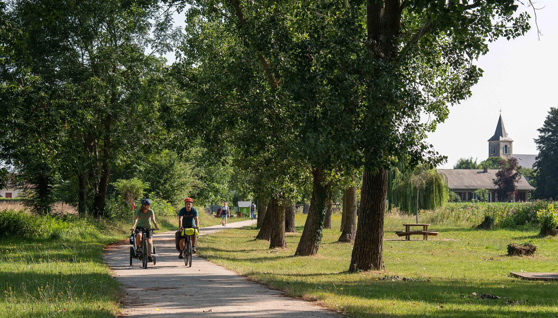 El Pirineo francés presenta la Vélosud, la ruta transversal para recorrer en bicicleta del Atlántico al Mediterráneo