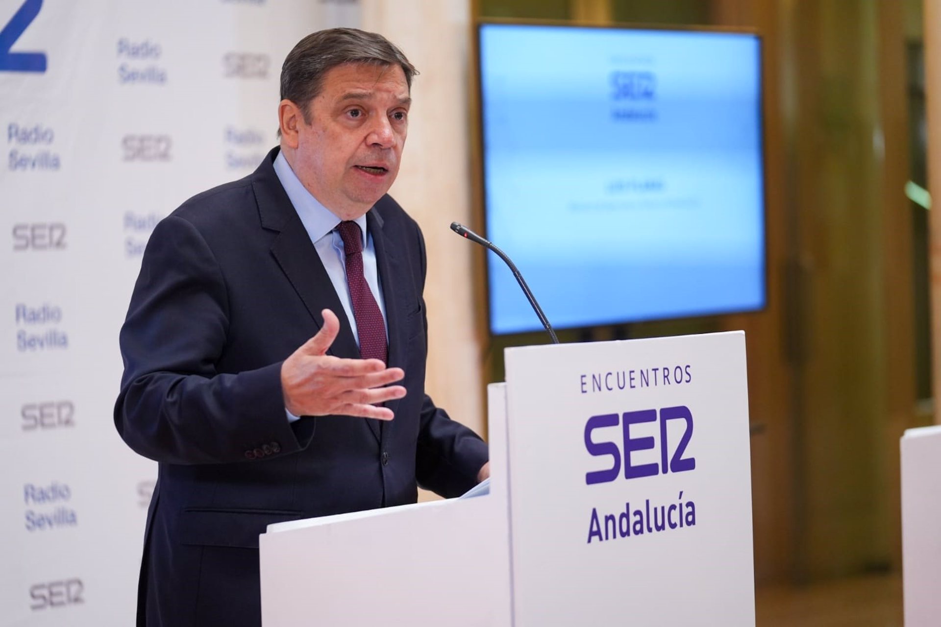 Planas prevé que se superen el millón de toneladas de aceite en la próxima campaña tras dos por debajo