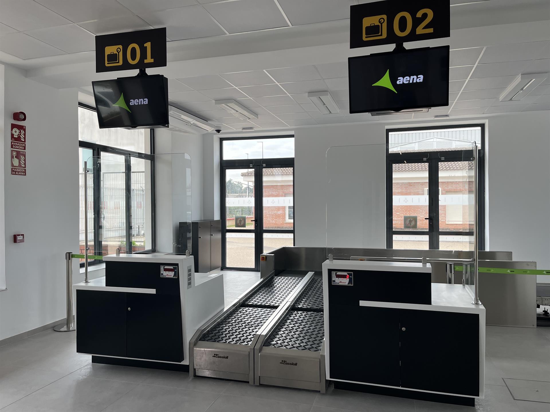 Air Nostrum inaugura el aeropuerto el día 4 a vuelos comerciales con 4.800 plazas a Mallorca y Gran Canaria