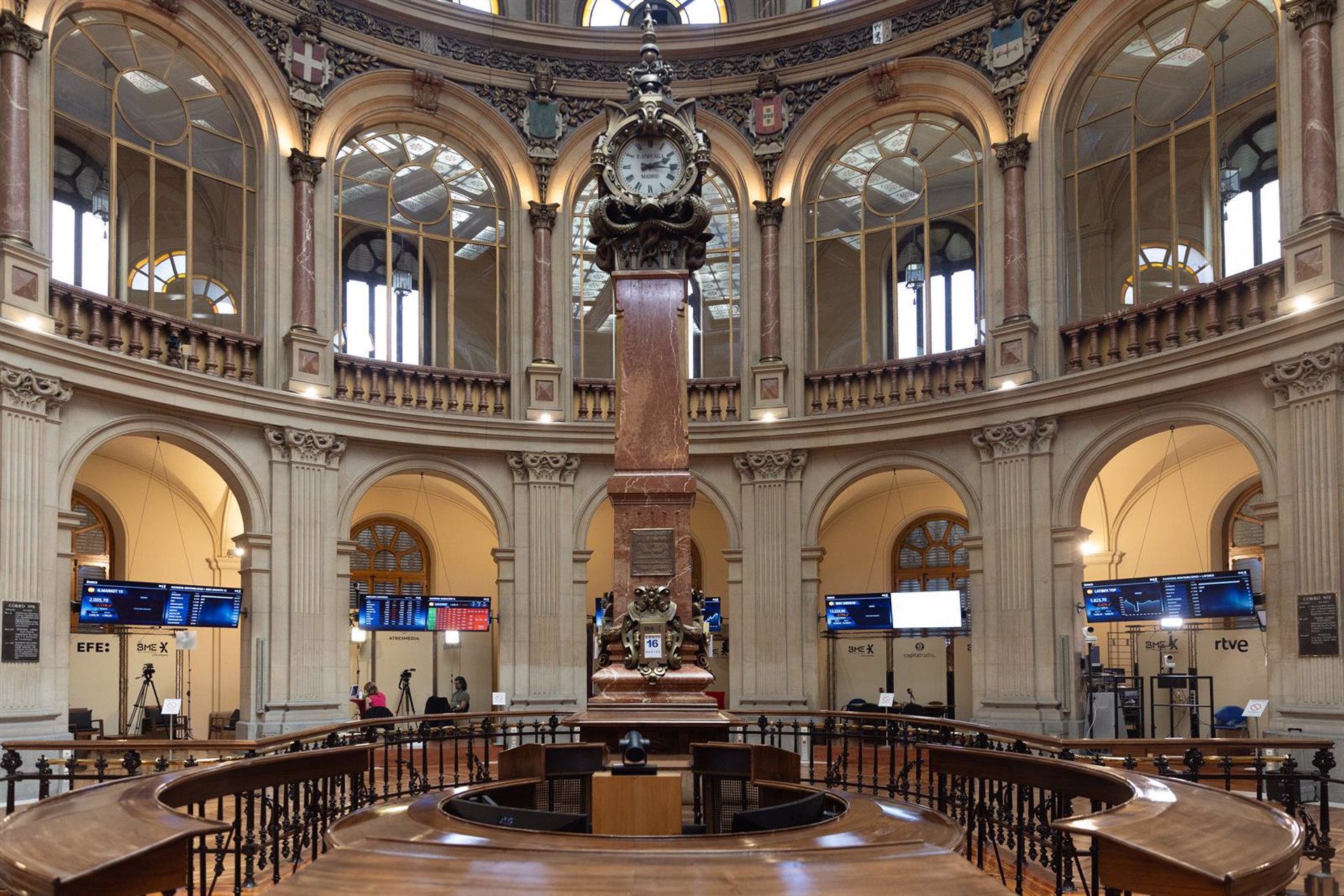 El Ibex 35 pierde un 1,6% al cierre y cae hasta los 11.100 enteros, lastrado por Naturgy