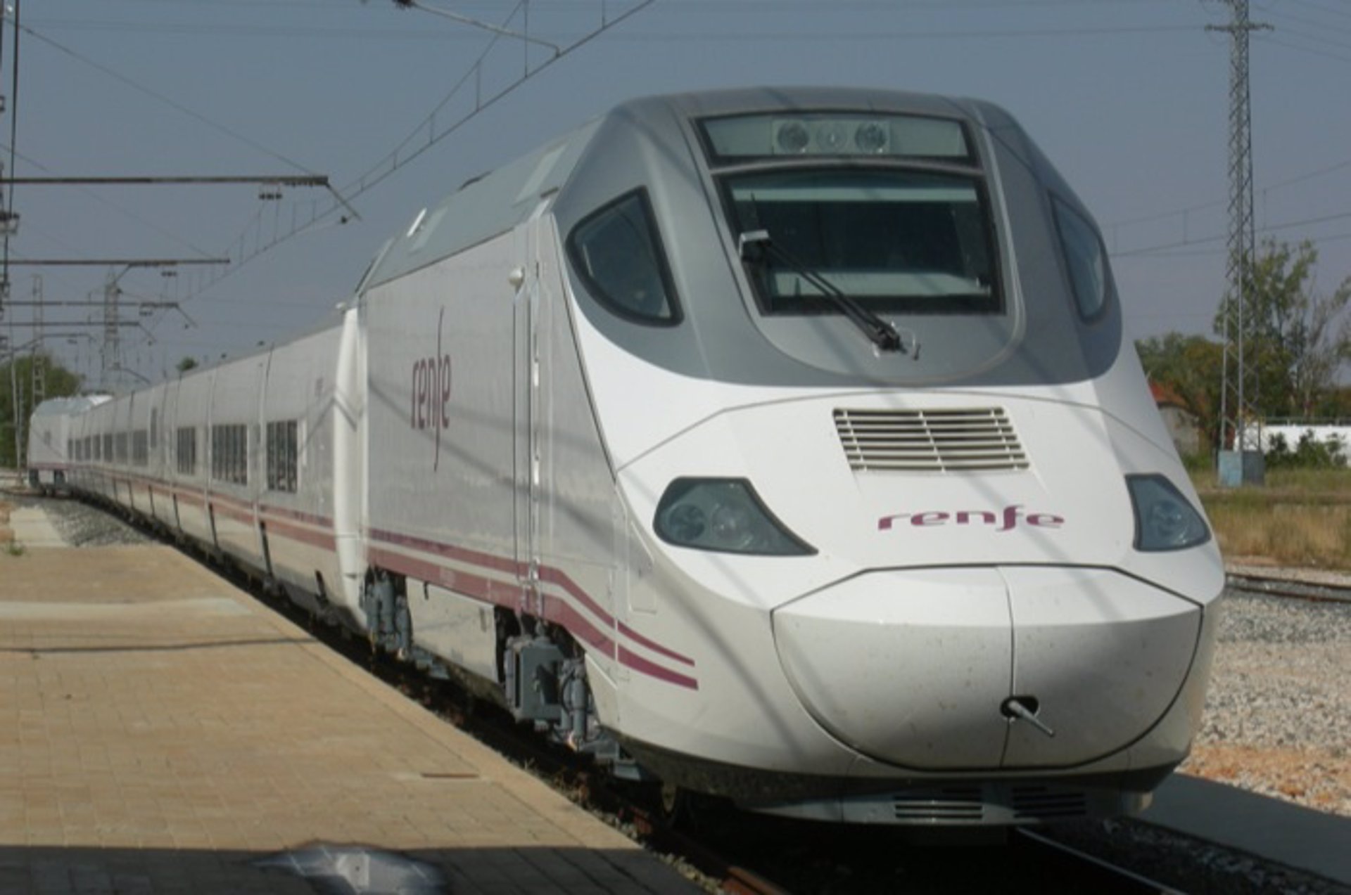 Renfe elimina las indemnizaciones por retrasos de 15 y 30 minutos en los AVE y las limita a 60 minutos