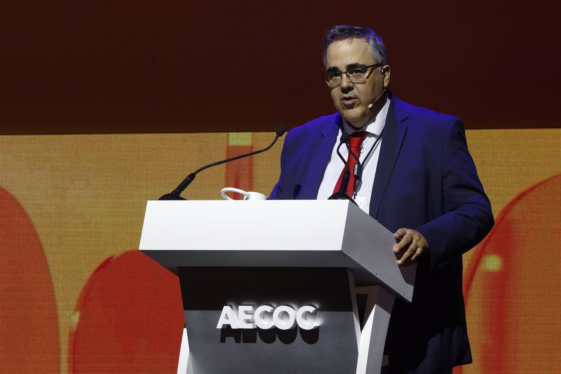 CEOE eleva al 2,5% su estimación de crecimiento en 2024, impulsado por la hostelería, el turismo y el empleo